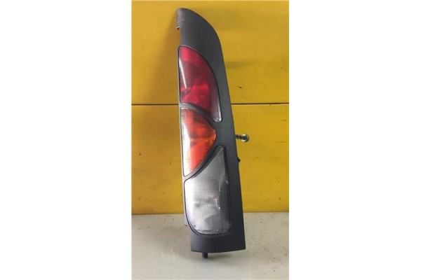 Recambio de piloto trasero derecho para renault kangoo i (f/kc0)(1997) 1.2 authentique [1,2 ltr. - 43 kw] referencia OEM IAM 820
