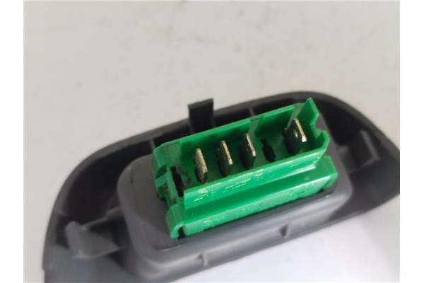 Recambio de mando elevalunas delantero derecho para toyota aygo (kgb/wnb) 1.0 básico referencia OEM IAM 848100H010A  