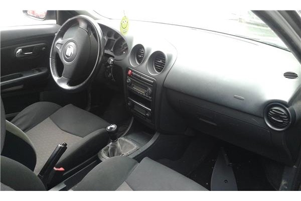 seat ibiza (6l1) del año 2004