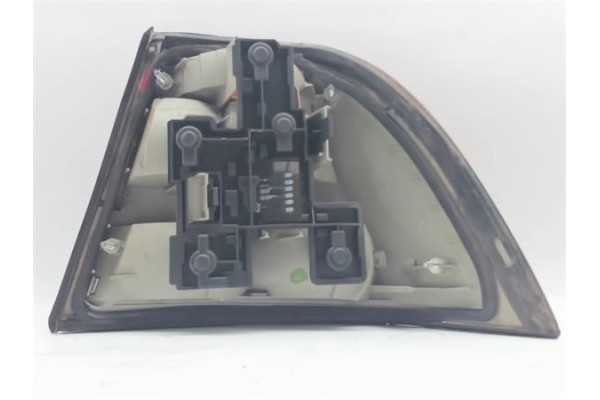 Recambio de piloto trasero izquierdo para opel vectra b berlina (1995) 2.0 dti 16v referencia OEM IAM 62144  