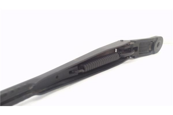 Recambio de brazo limpiaparabrisas delantero izquierdo para peugeot 3008 1.6 hdi referencia OEM IAM 6429HT  