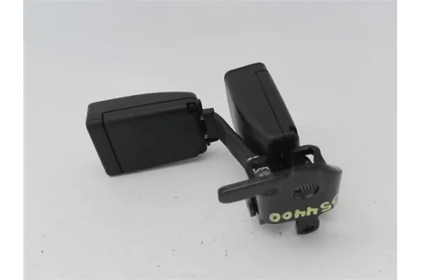 Recambio de anclaje cinturon trasero derecho para peugeot 2008 1.2 access referencia OEM IAM 96781661XT  