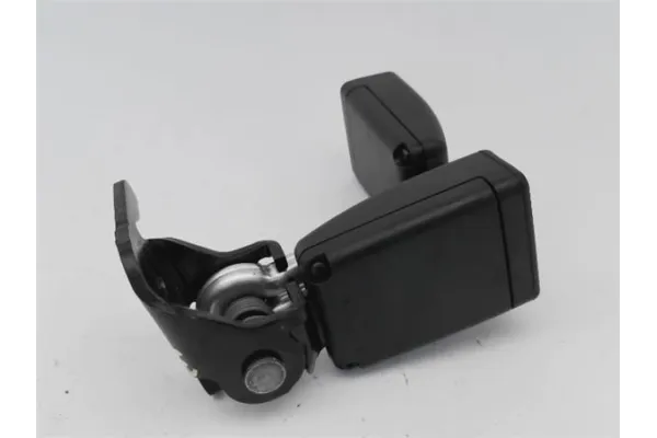 Recambio de anclaje cinturon trasero derecho para peugeot 2008 1.2 access referencia OEM IAM 96781661XT  