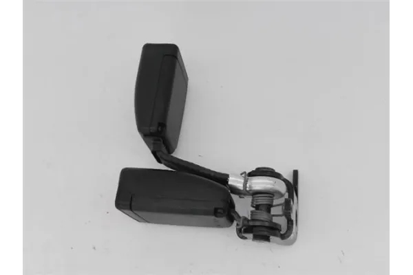Recambio de anclaje cinturon trasero derecho para peugeot 2008 1.2 access referencia OEM IAM 96781661XT  
