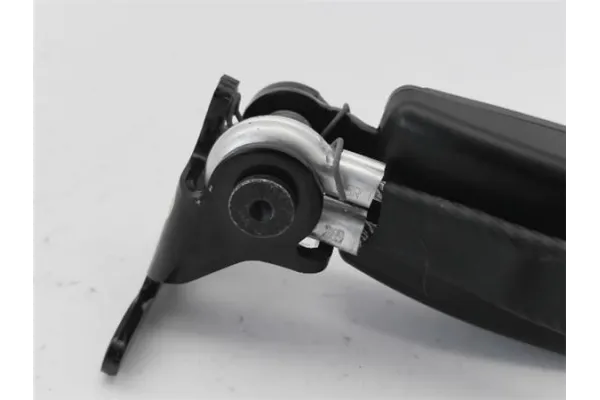 Recambio de anclaje cinturon trasero derecho para peugeot 2008 1.2 access referencia OEM IAM 96781661XT  