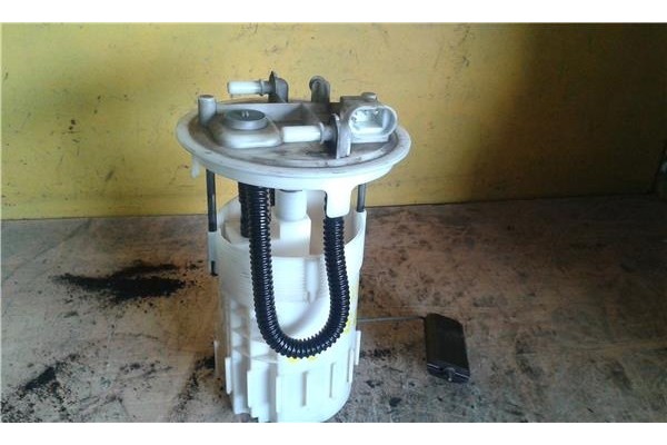 Recambio de bomba combustible para opel vivaro 2.5 combi 2.7t corto referencia OEM IAM   