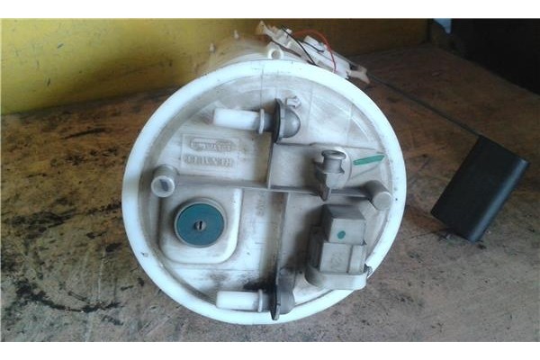 Recambio de bomba combustible para opel vivaro 2.5 combi 2.7t corto referencia OEM IAM   