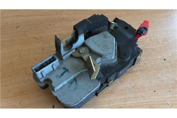 Recambio de cierre electromagnetico trasero derecho para citroen xsara berlina 1.9 td px referencia OEM IAM   