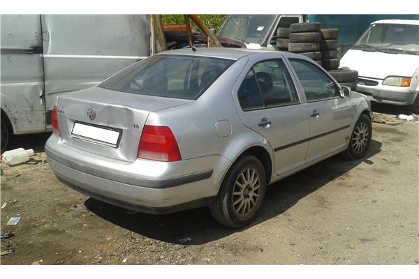 volkswagen bora berlina (1j2) del año 2001