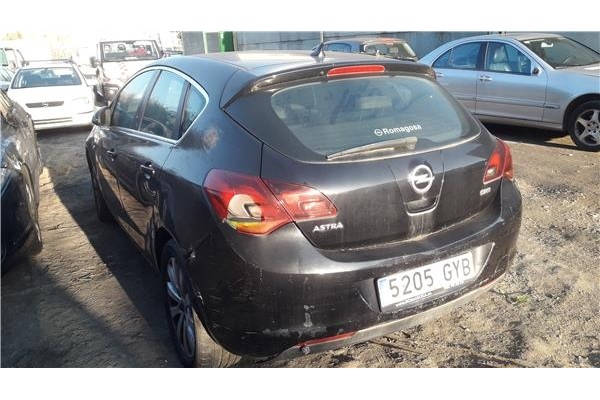 opel astra j del año 2010