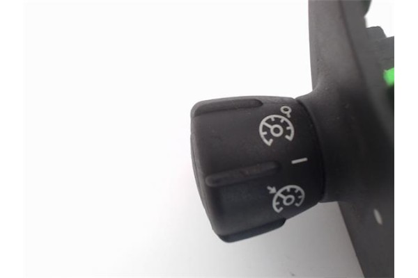 Recambio de mando de luces para renault scenic ii (jm) referencia OEM IAM 8200206738 61890007 