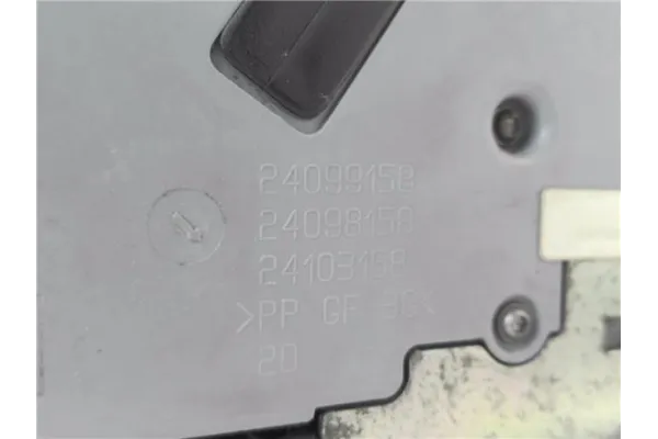 Recambio de cierre electromagnetico trasero derecho para peugeot 3008 1.6 hdi referencia OEM IAM 9138Z9 24099158 