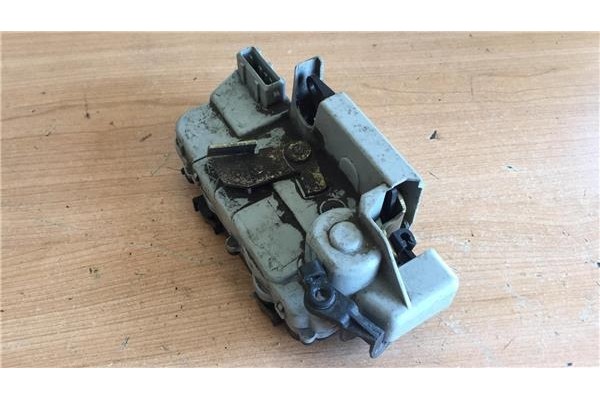 Recambio de cierre electromagnetico trasero derecho para citroen xsara berlina 1.9 td px referencia OEM IAM   
