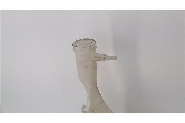 Recambio de deposito limpiaparabrisas para toyota yaris (ncp1/nlp1/scp1) 1.4 d-4d referencia OEM IAM 853150D010  