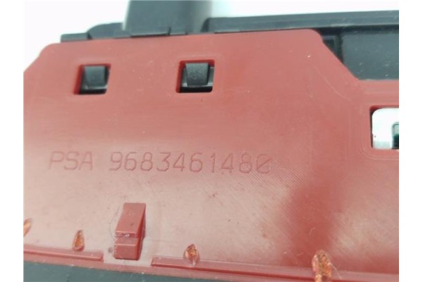 Recambio de luz central de freno para peugeot 3008 1.6 hdi referencia OEM IAM 9683461480  