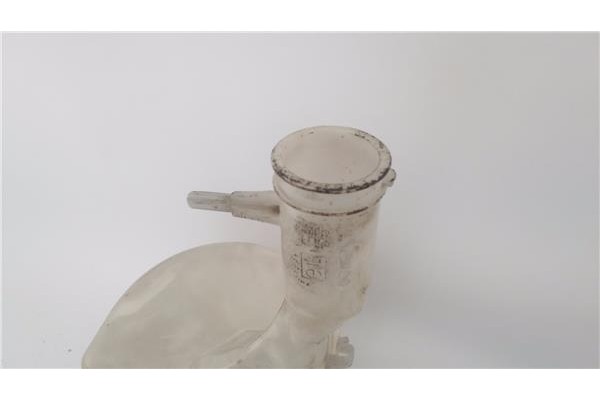 Recambio de deposito limpiaparabrisas para toyota yaris (ncp1/nlp1/scp1) 1.4 d-4d referencia OEM IAM 853150D010  