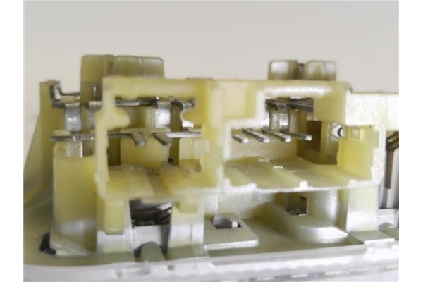 Recambio de luz delantero central techo para peugeot 3008 1.6 hdi referencia OEM IAM 6362Q2  