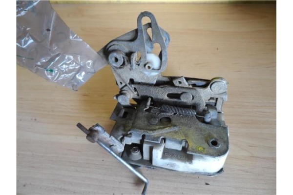 Recambio de cierre electromagnetico trasero izquierdo para land rover discovery i (lj, lg) 2.5 tdi referencia OEM IAM   