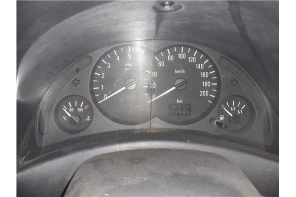 opel corsa c del año 2002