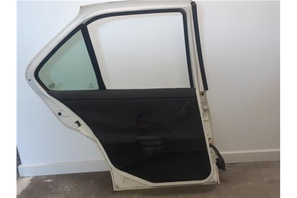Recambio de puerta trasero izquierda para bmw serie 3 berlina (e36) 1.8 318i referencia OEM IAM 41528185427  