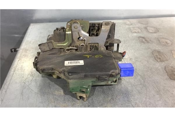 Recambio de cierre electromagnetico trasero izquierdo para seat ibiza (6l1) 1.4 tdi referencia OEM IAM Y3B4839015AG 991992101 