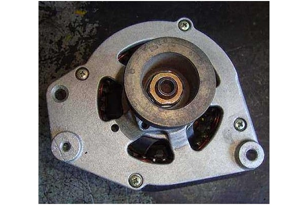 Recambio de alternador para audi 80 berlina/avant 2.0 básico berlina referencia OEM IAM 26903017AX  