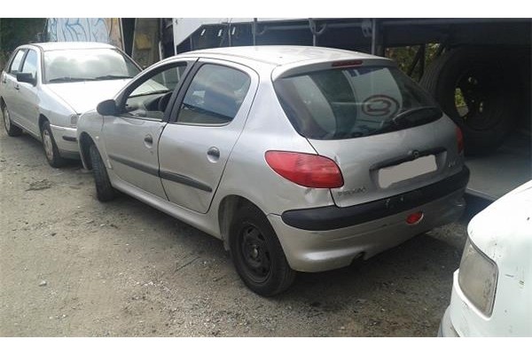 peugeot 206 berlina (1998) del año 