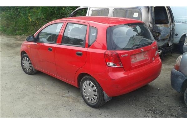 daewoo kalos (2002) del año 