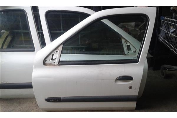 Recambio de puerta delantero izquierda para renault clio ii (xbo) 1.5d dci 65cv referencia OEM IAM 7752232795  