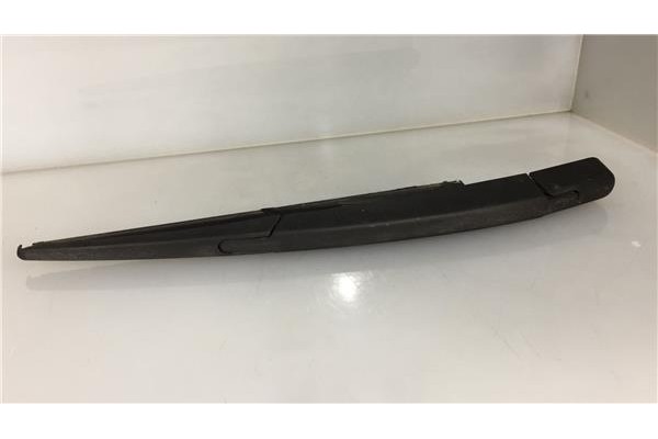Recambio de brazo limpiaparabrisas trasero para renault clio ii (xbo) 1.5d dci 65cv referencia OEM IAM 7700847532  