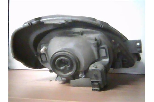 Recambio de faro delantero izquierdo para renault trafic ii furgón 1.9 27 cn referencia OEM IAM 7700311371  