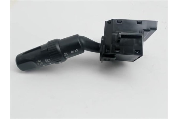 Recambio de mando intermitencia para mazda 3 sedán (bk) 1.6 referencia OEM IAM 17D682  