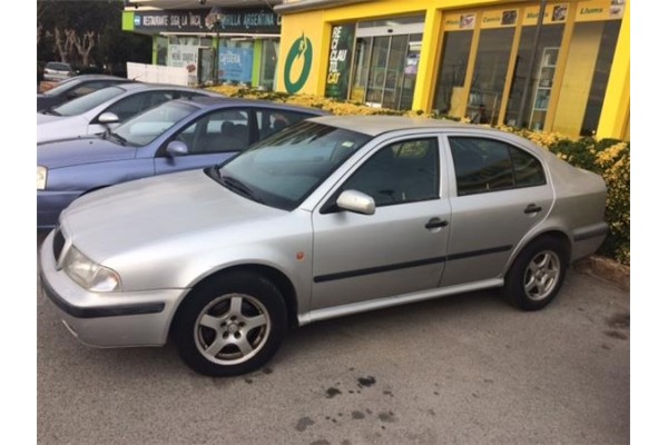 skoda octavia berlina (1u2) del año 1998