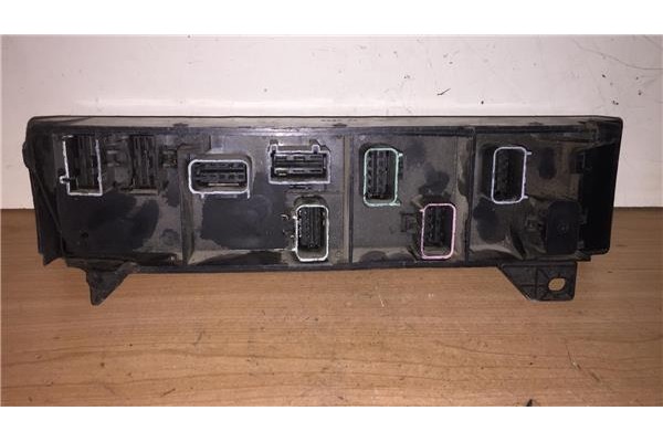 Recambio de caja fusibles/rele para chrysler voyager gs 3.0 referencia OEM IAM  47079336043 