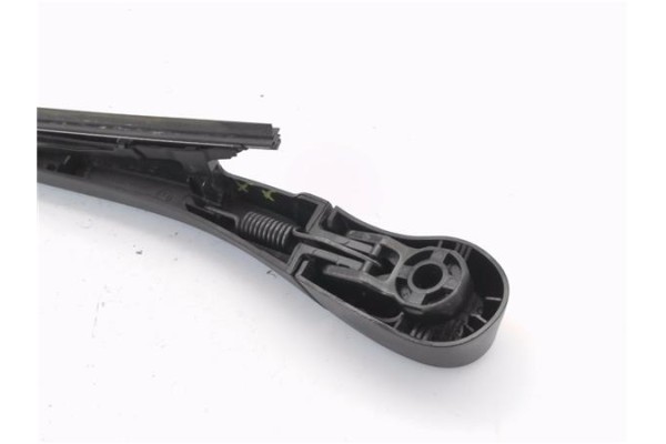 Recambio de brazo limpiaparabrisas trasero para bmw serie 3 touring (e46) 2.2 320i referencia OEM IAM 61628220830  