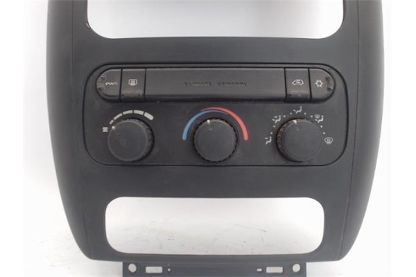 Recambio de embellecedor consola central para chrysler voyager (rg) referencia OEM IAM 05009180AA  