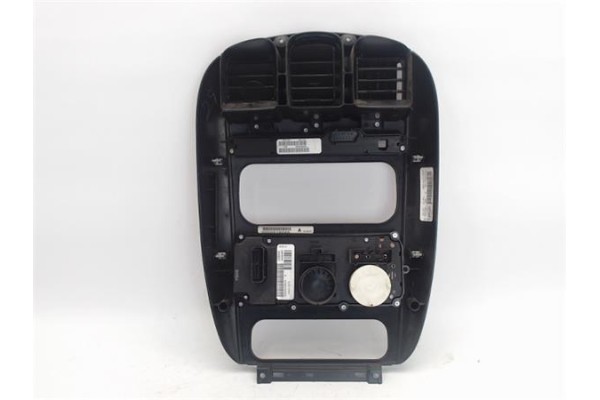 Recambio de embellecedor consola central para chrysler voyager (rg) referencia OEM IAM 05009180AA  