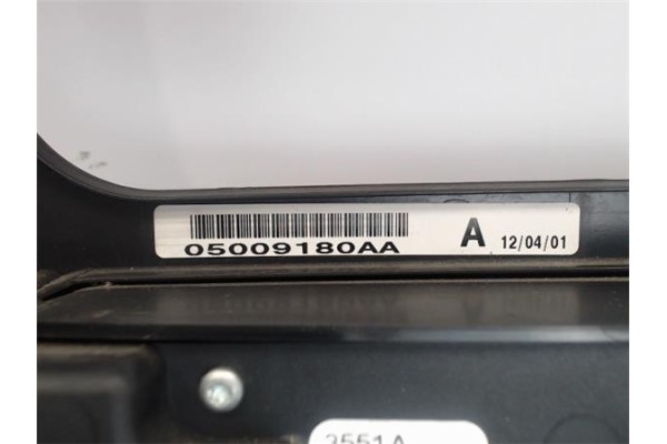 Recambio de embellecedor consola central para chrysler voyager (rg) referencia OEM IAM 05009180AA  