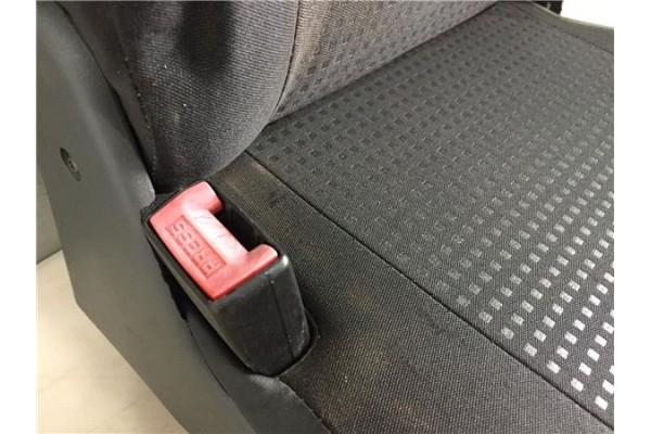 Recambio de asientos traseros para peugeot partner combispace (5f) 2.0 hdi referencia OEM IAM 8904VA 8880HK 