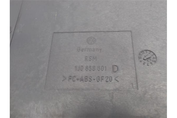 Recambio de portaobjetos consola central para volkswagen golf iv berlina (1j1) referencia OEM IAM 1J0858601  