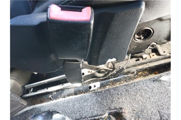 Recambio de anclaje cinturon delantero izquierdo para seat ibiza berlina (6j5) 1.4 tdi referencia OEM IAM 6R0857755D  