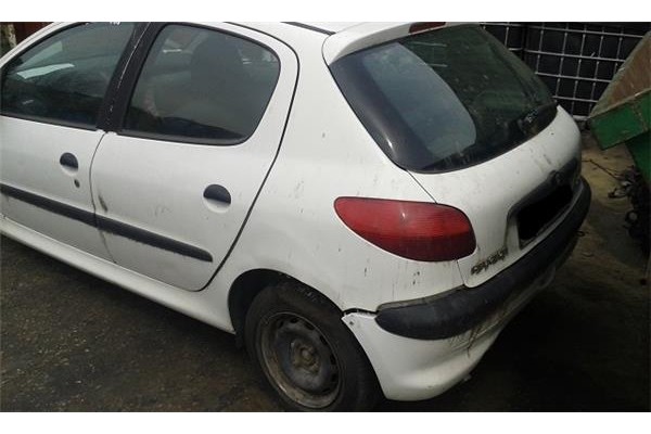 peugeot 206 berlina (1998) del año 