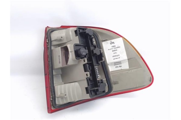 Recambio de piloto trasero izquierdo para opel astra f berlina referencia OEM IAM   