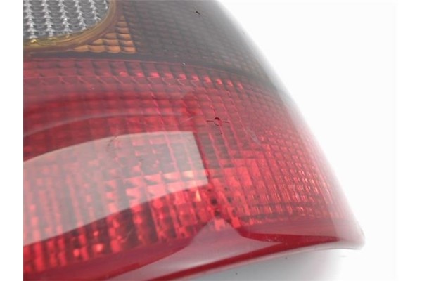 Recambio de piloto trasero derecho para opel corsa b referencia OEM IAM  67732660 