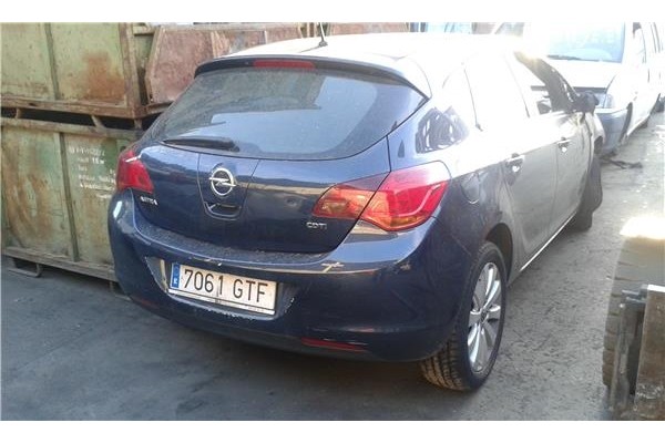 opel astra j berlina (12.2009) del año 
