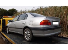toyota avensis berlina (t22) del año 2000