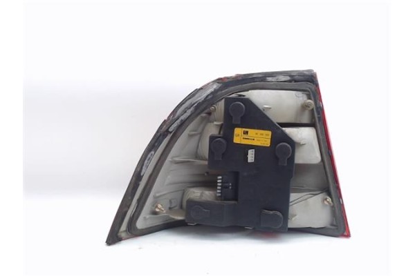 Recambio de piloto trasero derecho para opel vectra b berlina referencia OEM IAM 90568047  