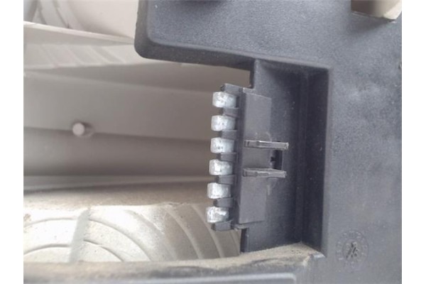 Recambio de piloto trasero derecho para opel vectra b berlina referencia OEM IAM 90568047  