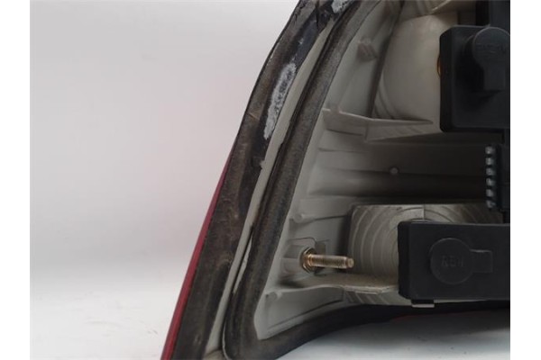 Recambio de piloto trasero derecho para opel vectra b berlina referencia OEM IAM 90568047  