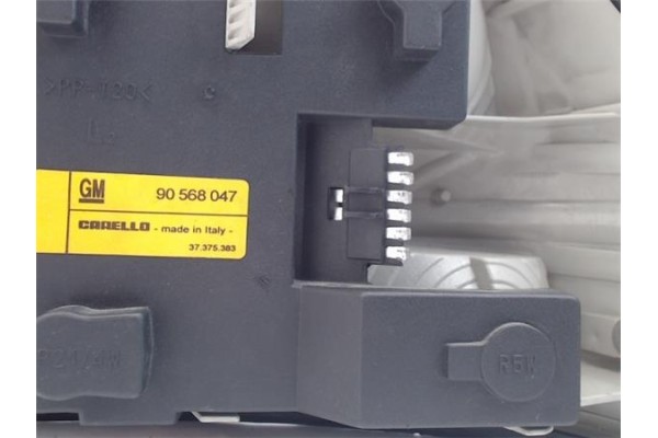 Recambio de piloto trasero izquierdo para opel vectra b berlina referencia OEM IAM 90568047  